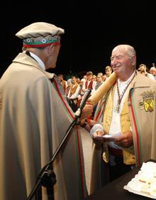 Imagen secundaria 2 - &#039;El hombre de la Mancha&#039; y &#039;Esculturas Móviles&#039;, ganadores en la Gala Floral de Torrelavega