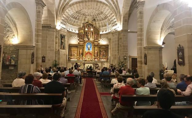 Un momento de la actuación de jazz que se celebró en Santa María de Toraya, dentro de las actividades de divulgación del patrimonio que se ha propuesto la Fundación para trabajar en el ámbito cántabro, pero también traspasando fronteras. 