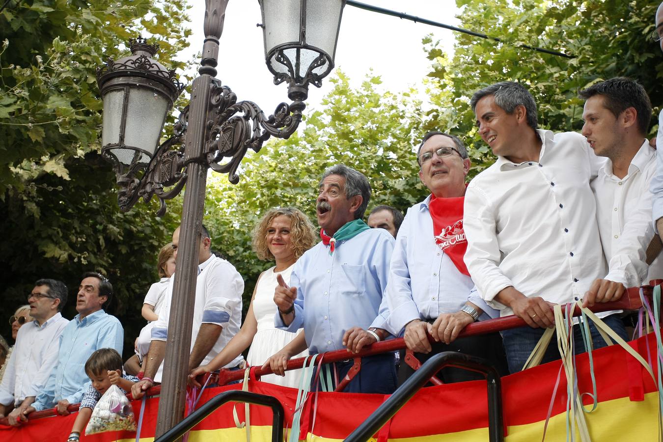 'El hombre de la Mancha' y 'Esculturas Móviles', ganadores en la Gala Foral de Torrelavega