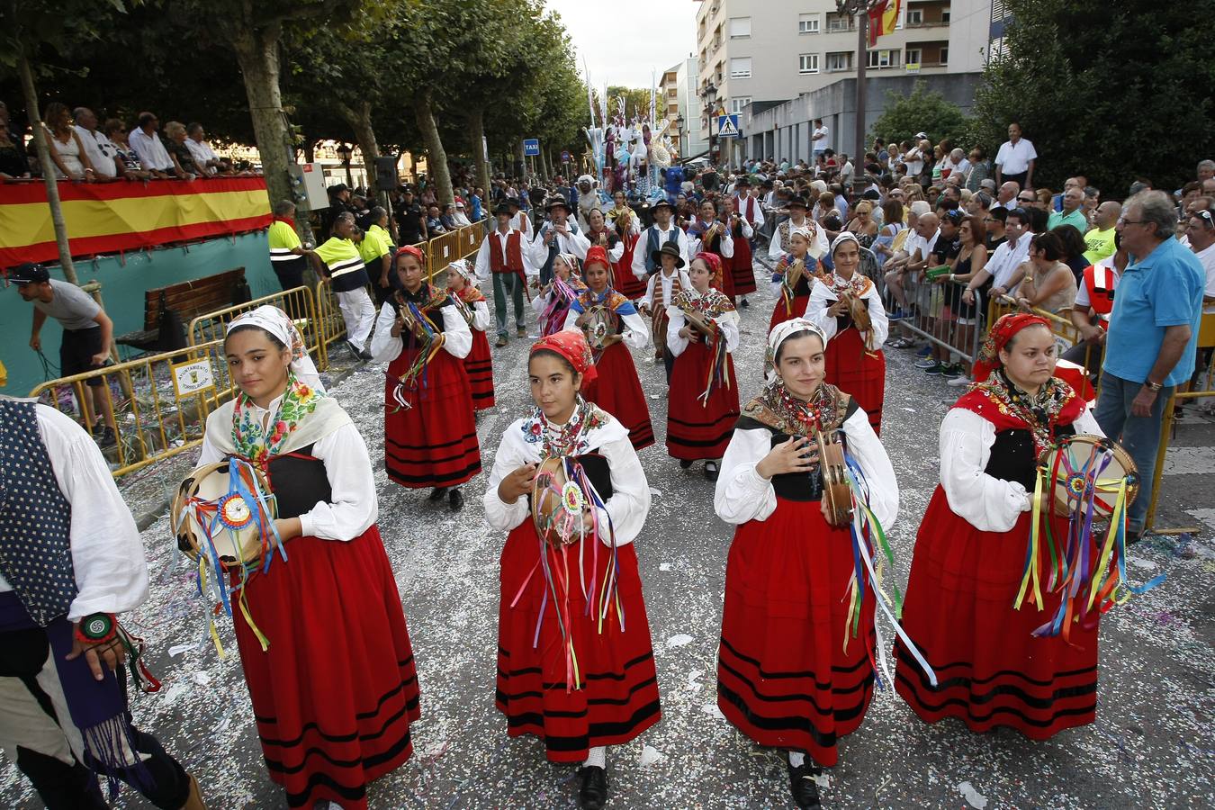 'El hombre de la Mancha' y 'Esculturas Móviles', ganadores en la Gala Foral de Torrelavega