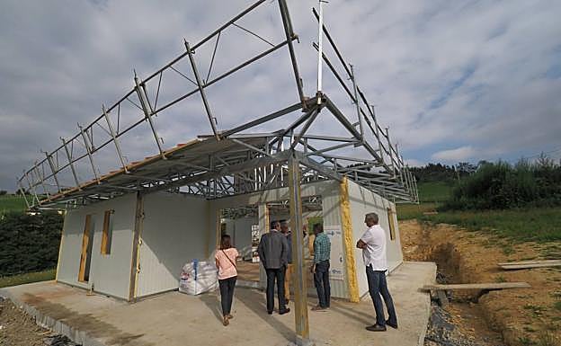 Vivienda en construcción bajo el modelo 'In-Teck', desarrollado por dos empresas cántabras