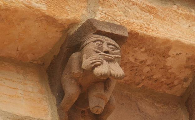 Imagen principal - Arriba, San Martín de Elines (Cantabria).. Debajo, Santa María de Uncastillo (Zaragoza). 