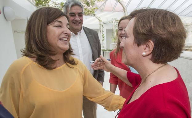 Buruaga, con la consejera de Sanidad en una imagen de archivo.