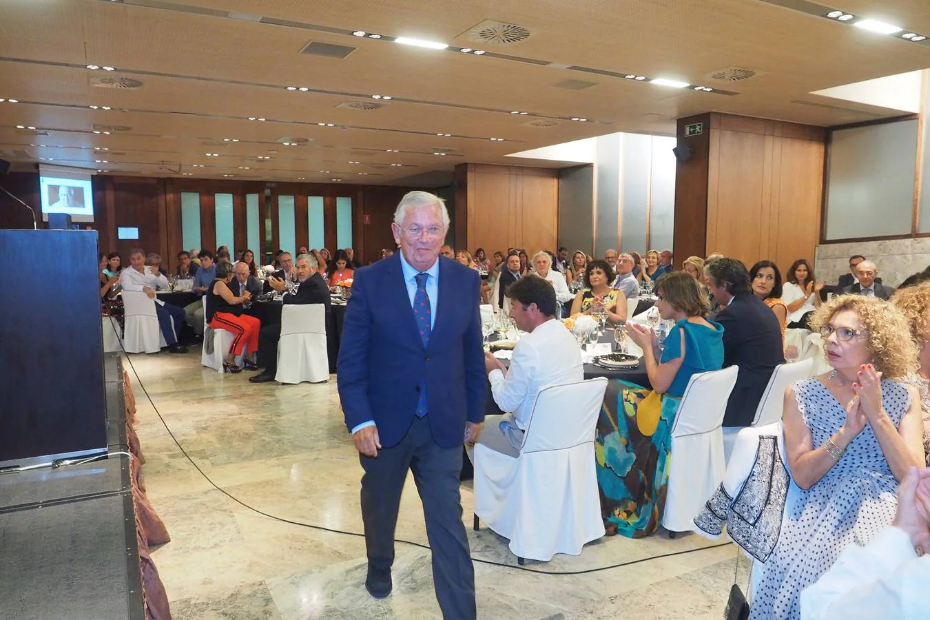 Íñigo de la Serna y Fernando Jáuregui recibieron anoche los premios 'Emboque de Oro' de la Casa de Cantabria en Madrid, en una gala celebrada en el Hotel Santemar