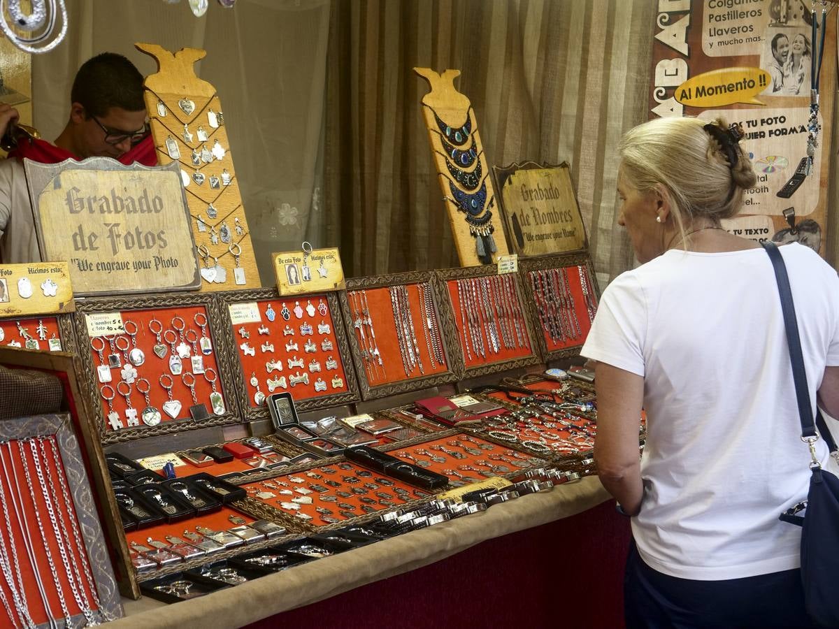 El Mercado Romano, que estará instalado en la Alameda de Oviedo desde hoy y hasta el domingo, 26 de agosto, abre las actividades organizadas por el Ayuntamiento de Santander con motivo de la festividad de los Santos Mártires, patronos de la ciudad.