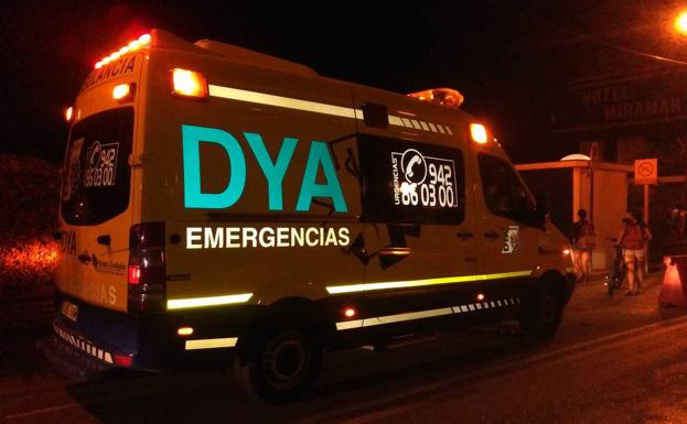 La ambulancia de la DYA, en el dispositivo de anoche.