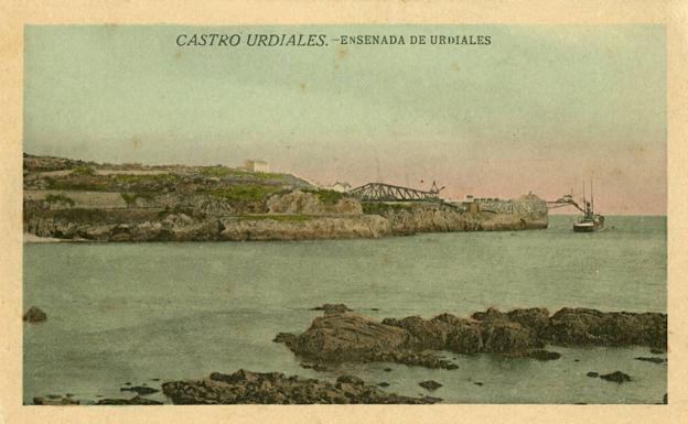 Grabado de la bahía de Urdiales con los antiguos cargaderos. :