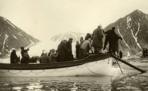 Fototipias de la exposición 'Las huellas del viaje'.