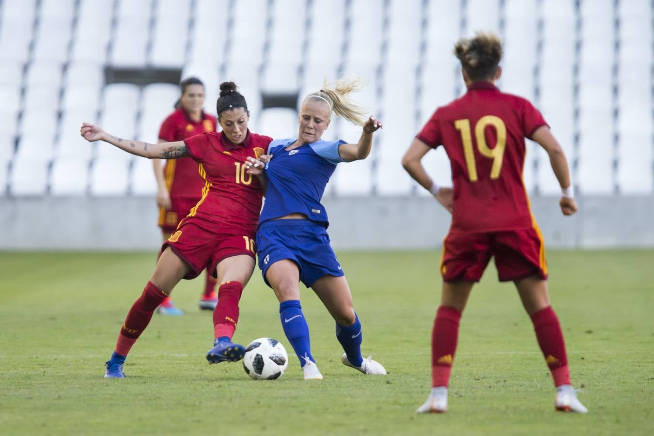 Fotos: España golea a Finlandia en El Sardinero