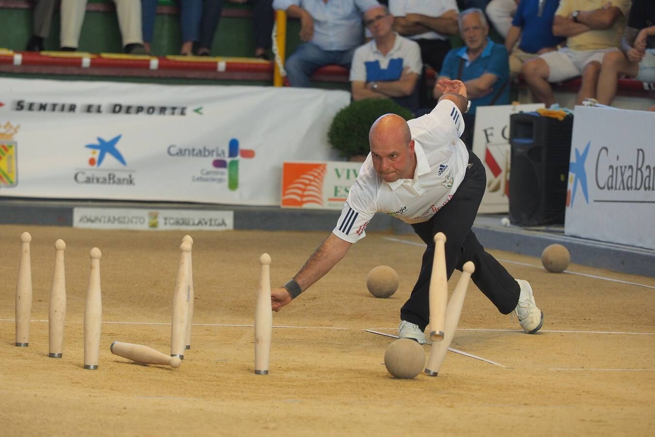 Su gran rival, Jesús Salmón, tuvo que conformarse con la segunda plaza, justo por delante de Víctor González, que cerró el podio en Torrelavega