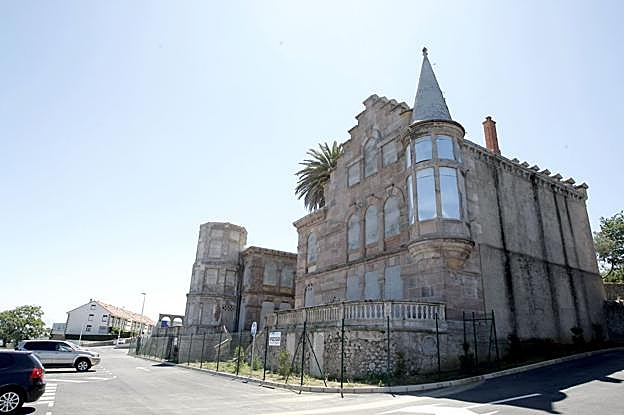 Vista del estado actual que presenta el palacio Jaime del Amo.