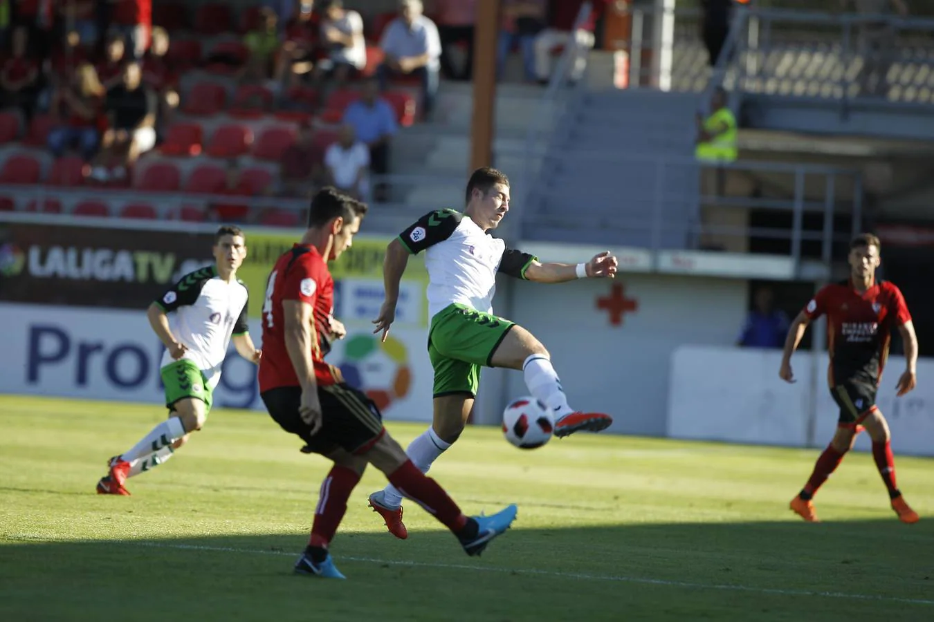 Fotos: La afición verdiblanca ya está en Mirada de Ebro