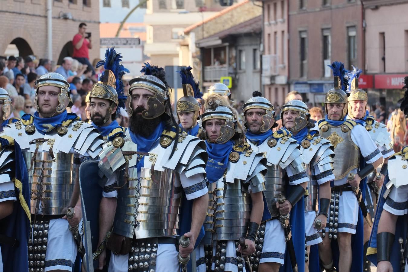 Cántabros y romanos acapararon la atención de un público entregado a la fiesta que cerró con su desfile general una multitudinaria edición 