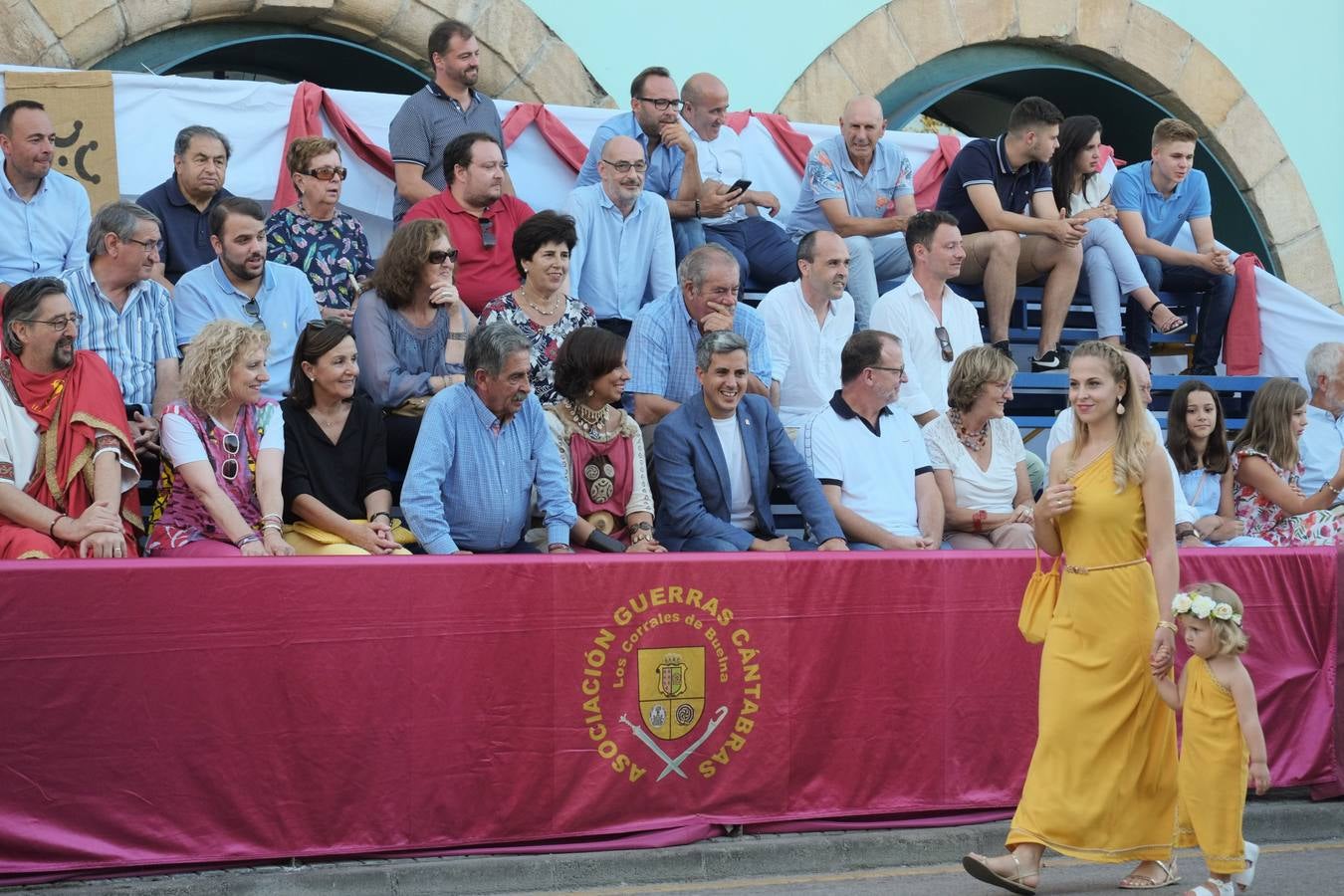 Cántabros y romanos acapararon la atención de un público entregado a la fiesta que cerró con su desfile general una multitudinaria edición 