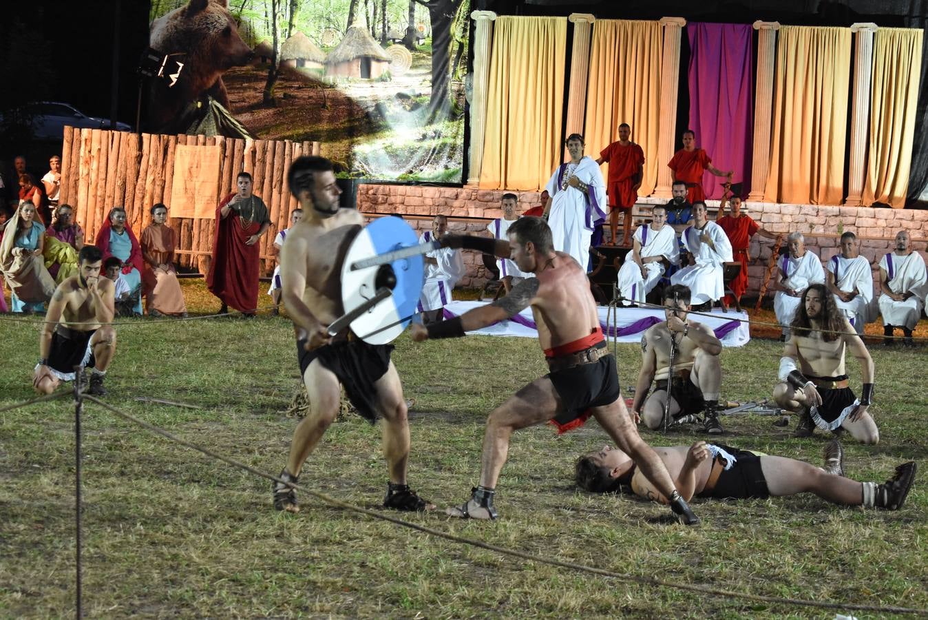 Los festejos llegan a su final con el reparto de miles de raciones de comida y un desfile en el que participarán más de 1.500 personas