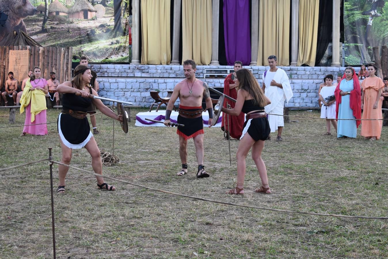 Los festejos llegan a su final con el reparto de miles de raciones de comida y un desfile en el que participarán más de 1.500 personas