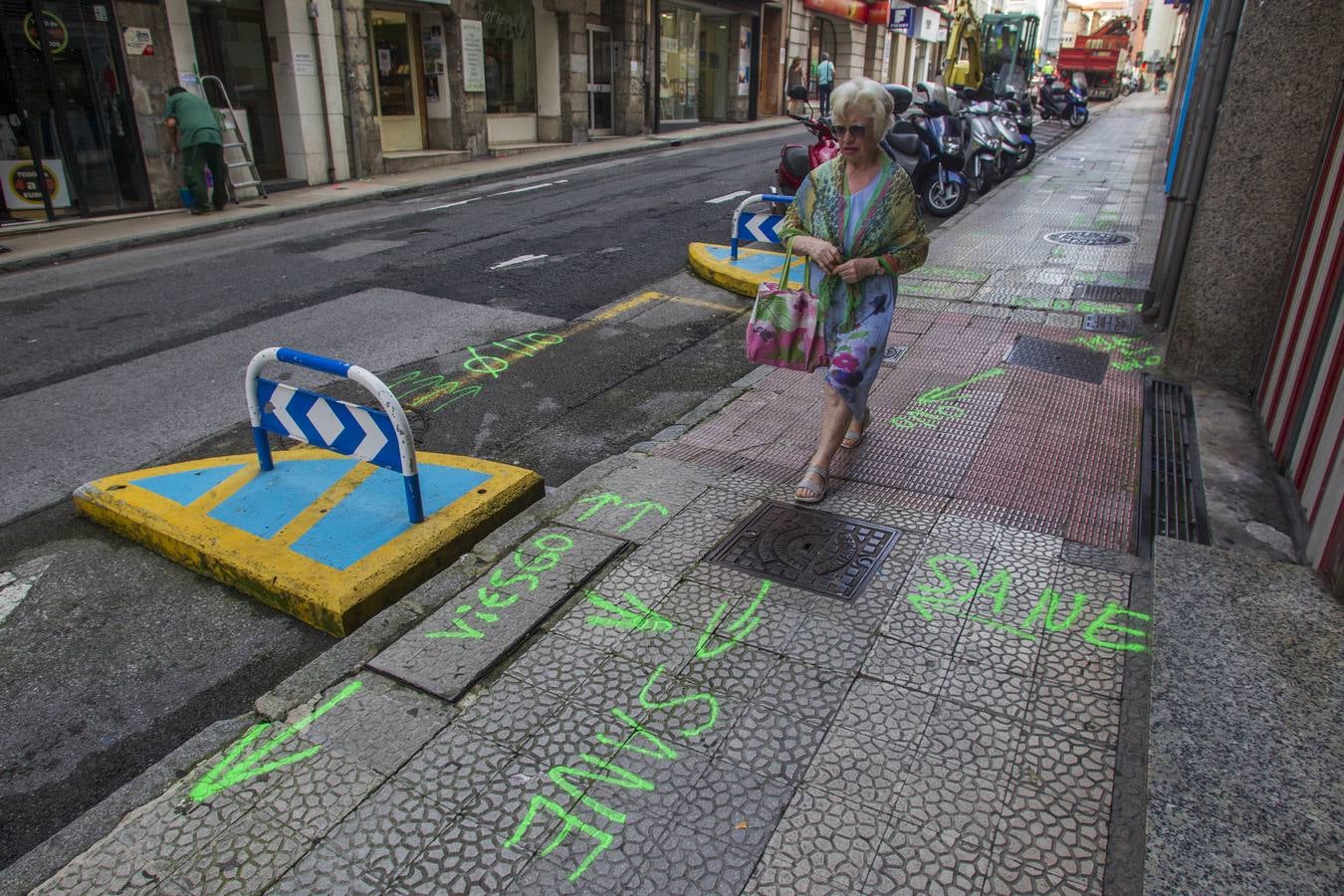 Los trabajos en este céntrico vial de la capital cántabra se prolongarán por espacio de tres meses, hasta el puente de la Constitución