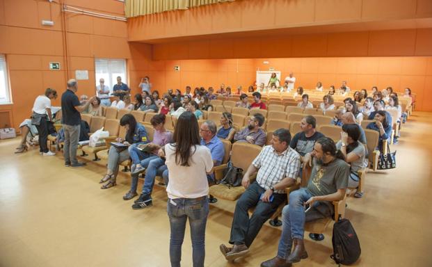 Los profesores, en huelga: «Las clases no van a empezar mañana por culpa del consejero»