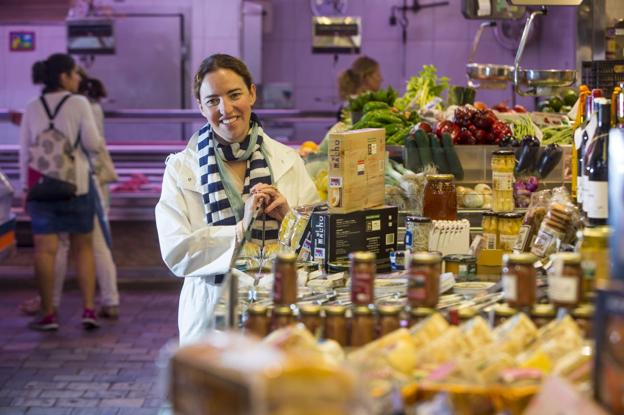 Catalina García-Germán, en el Mercado de la Esperanza, de Santander. 