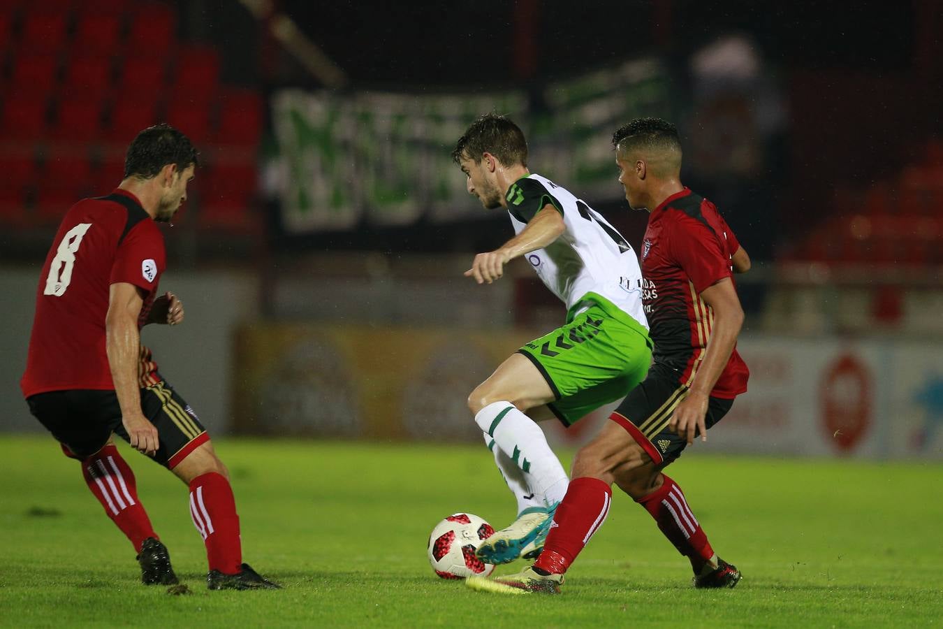 Fotos: Encuentro Mirandés-Racing de la Copa del Rey