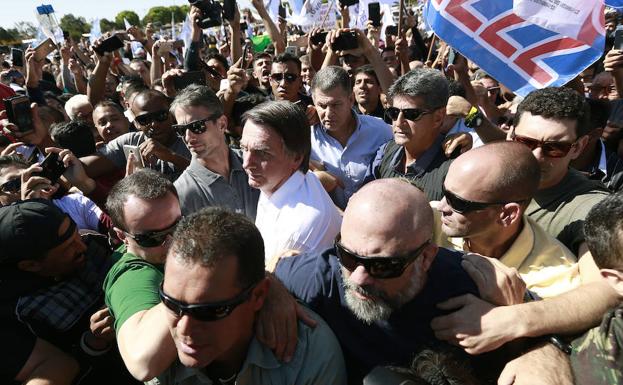 Bolsonaro, en el centro de la imagen. 