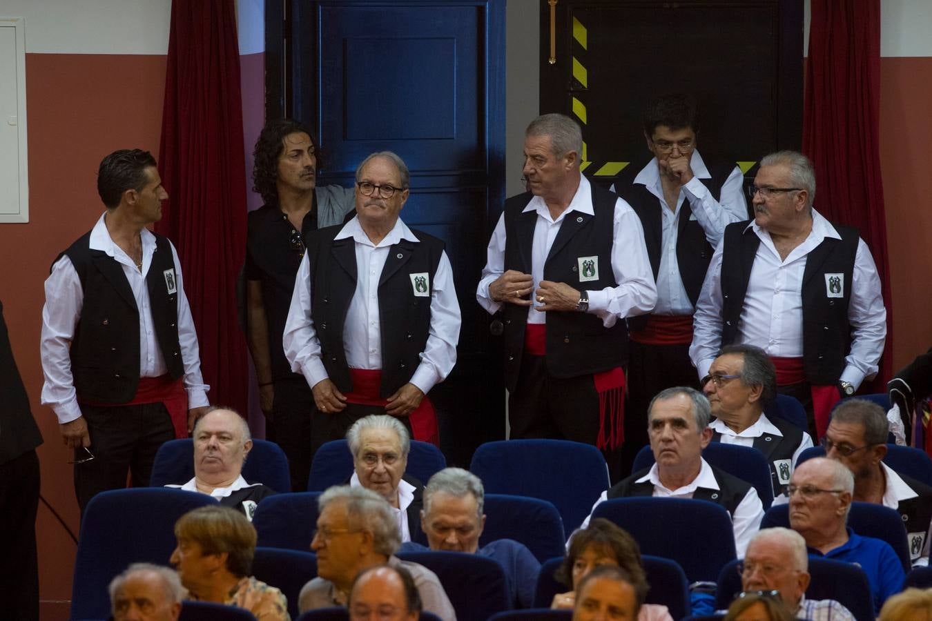 Fotos: El Coro Ronda Garcilaso recibe la Medalla de Oro de Torrelavega