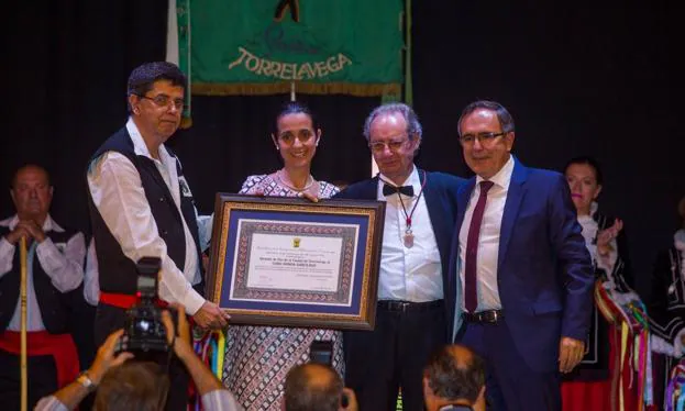 El Coro Ronda Garcilaso recibe la Medalla de Oro de Torrelavega
