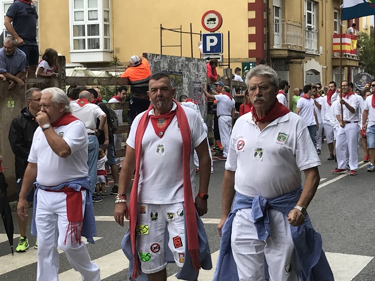 Fotos: Imágenes del primer encierro de las fiestas de Ampuero