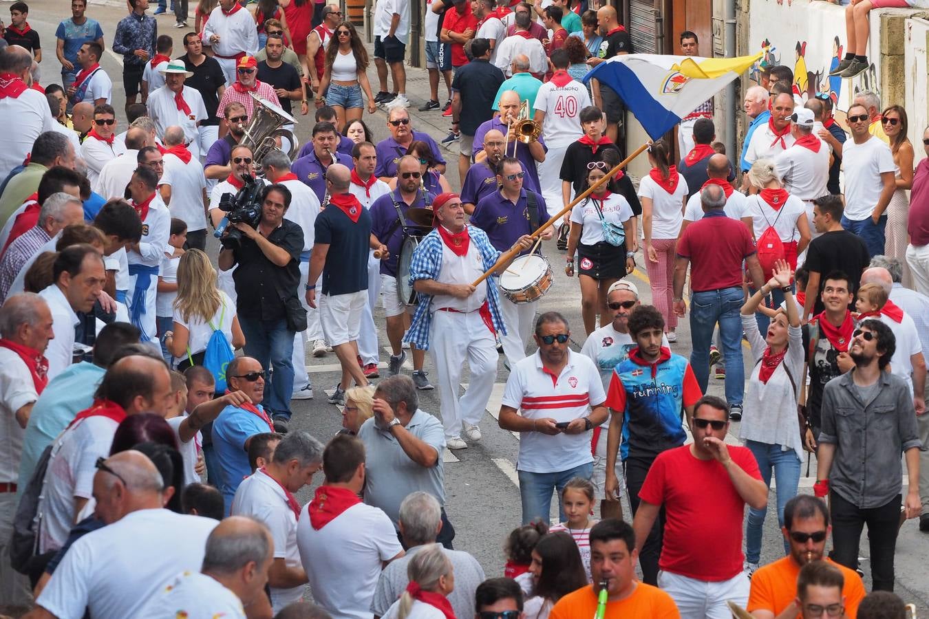 Fotos: Ampuero cierra las fiestas con un encierro limpio