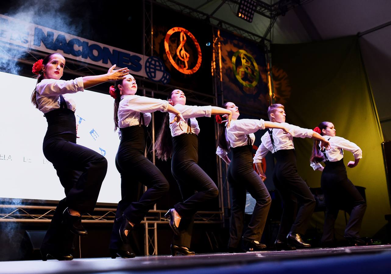 Actuación de la escuela de baile Dantea. 