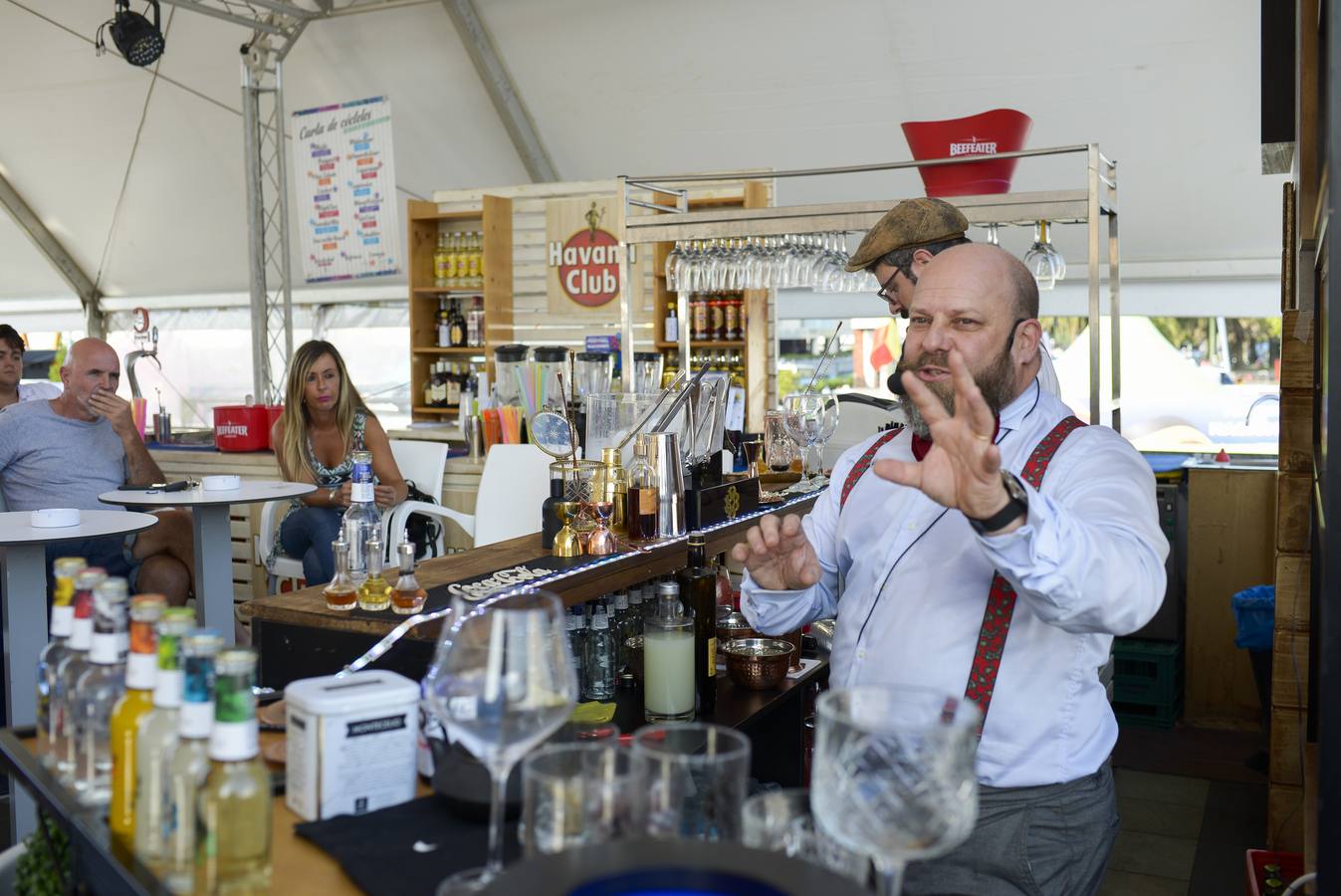 Oscar Solana, en la barra. 