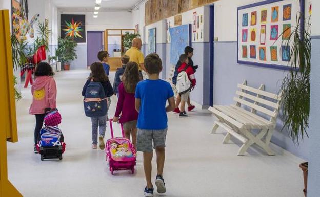 Tras el anómalo inicio del curso del pasado viernes, con los colegios medio vacíos de profesores y alumnos, hoy regresa la normalidad. 