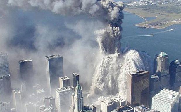 Desplome de la Torre Norte del World Trade Center de Nueva York. 