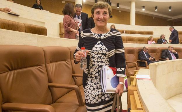 Luisa Real, en el Parlamento cántabro.