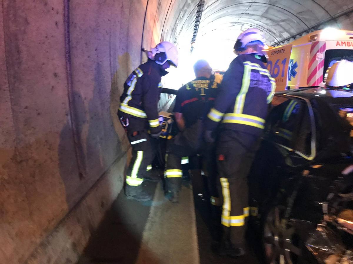 Fotos: Las imágenes del accidente en el túnel de Los Corrales