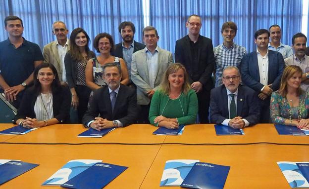 Miembros del CINC con los representantes de Westinghouse, ayer en la UC. 