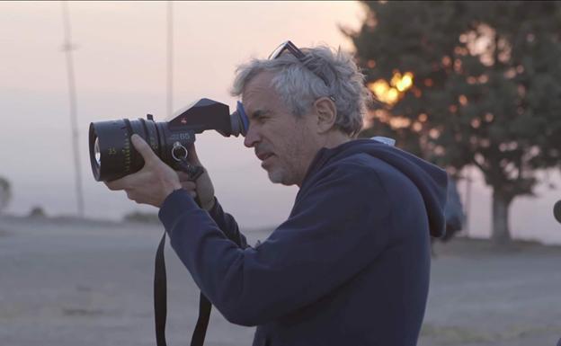 Alfonso Cuarón durante el rodaje de 'Roma' (2018).