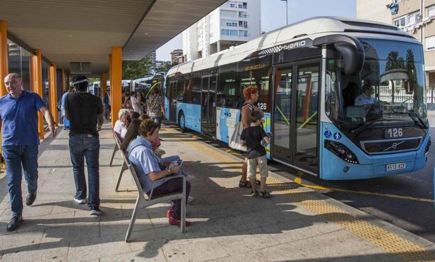 PSOE y PRC arremeten contra el MetroTUS y quieren saber cuánto cuesta la vuelta atrás