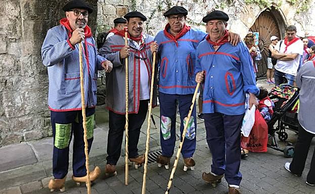 Un millar de romeros se calzan albarcas para rendir homenaje a San Cipriano