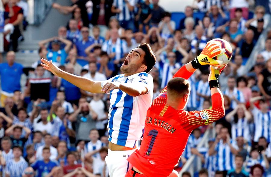 El conjunto azulgrana se llevó los tres puntos en Anoeta, tras un partido en el que la Real Sociedad comenzó adelantándose pero en el que el Barcelona se impuso gracias a los goles de Luis Suárez y Dembélé