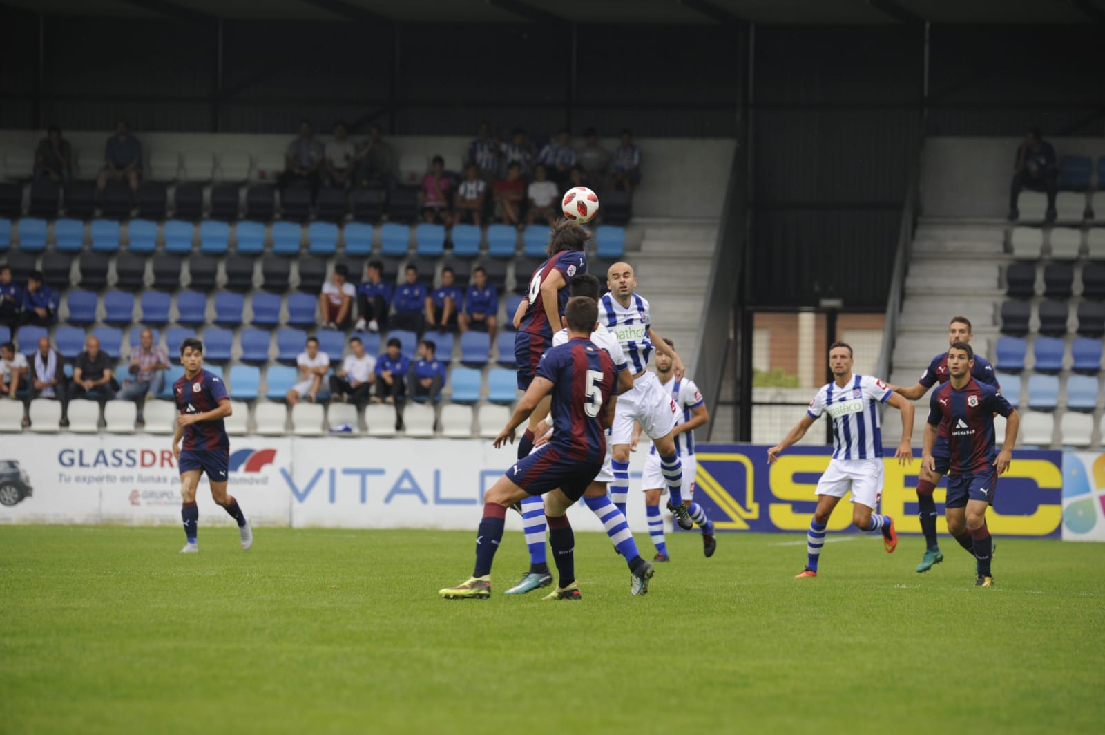 Fotos: Imágenes del partido Gimnástica-Vitoria