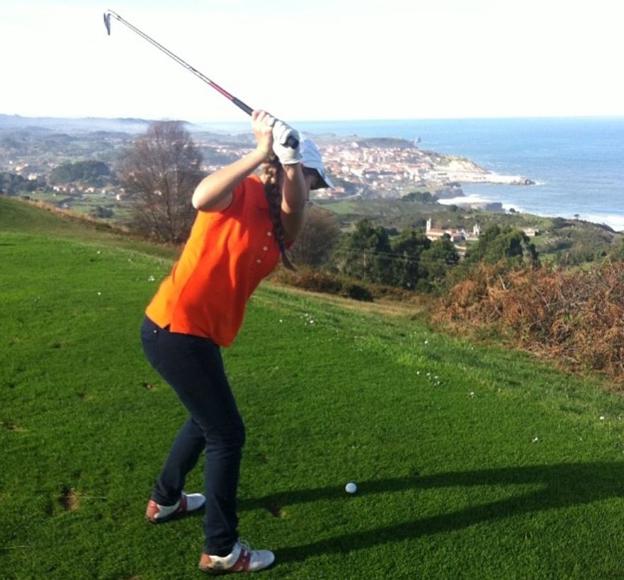 Una de las fotos que Celia Barquín compartió en sus redes desde el campo de golf de Llanes.