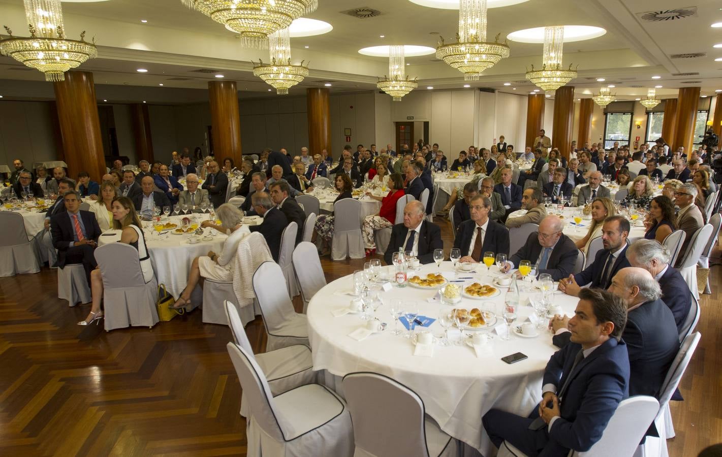 Fotos: Carlos Solchaga en el Foro Económico de El Diario Montañés