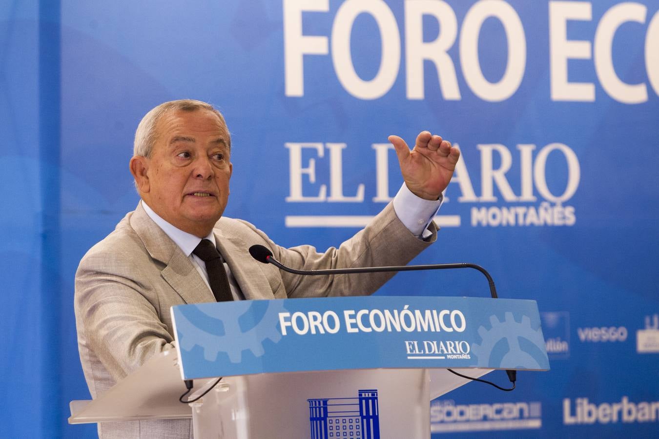 Fotos: Carlos Solchaga en el Foro Económico de El Diario Montañés