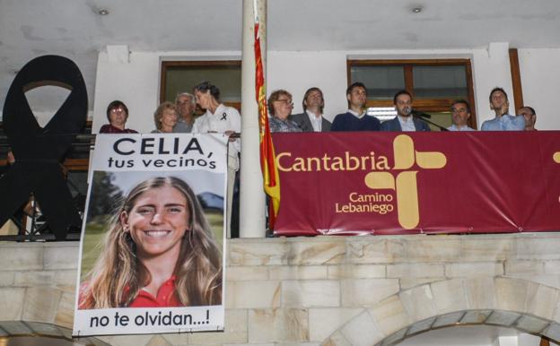 El pregón que abrió anoche las fiestas de Puente San Miguel se convirtió en otro homenaje. Andrés, el hermano de Celia, estuvo en el balcón