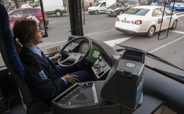 En total, son 50 los conductores del TUS que tienen contrato temporal. 