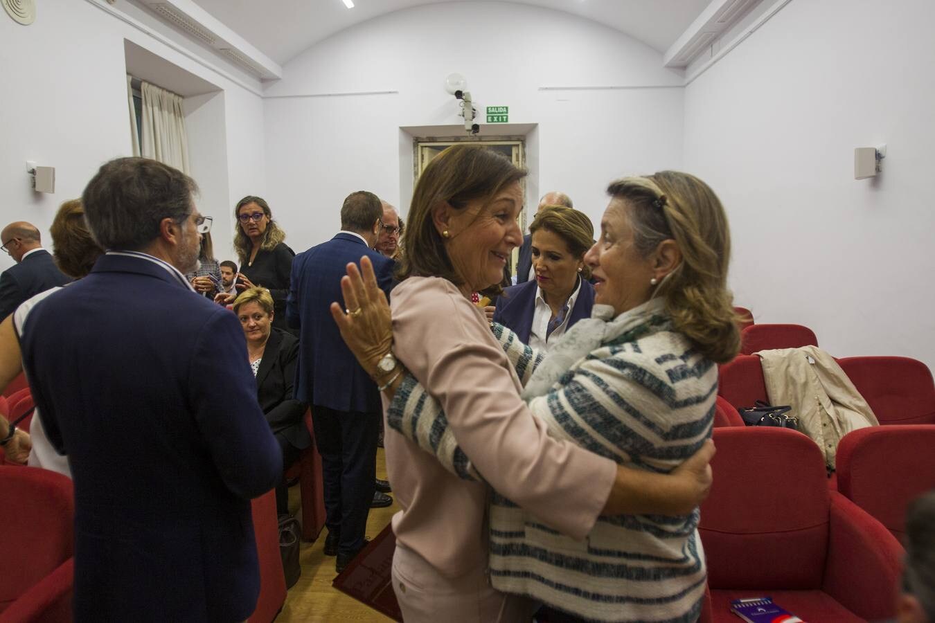 Veinte letrados, profesores universitarios y representantes políticos procedentes de diversos puntos de la geografía española debaten sobre la reforma de la Constitución con motivo de su 40 aniversario en el Parlamento de Cantabria