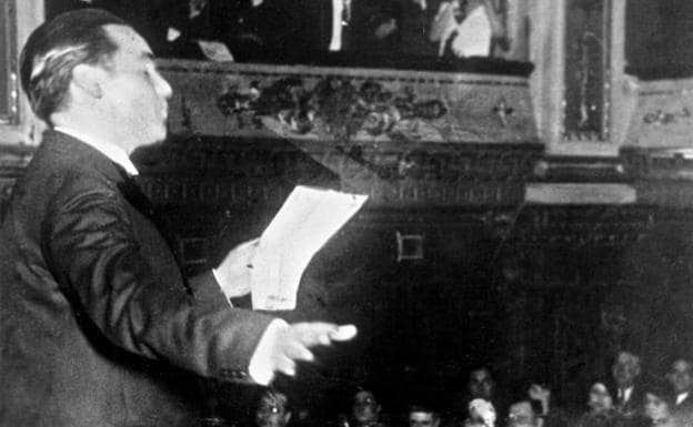 Federico García Lorca, en una imagen de archivo de 1933, recitando poesía en público. 