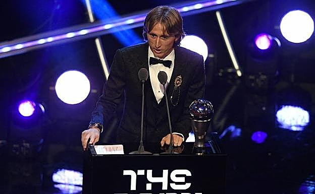 Luka Modric, con el premio 'The Best'