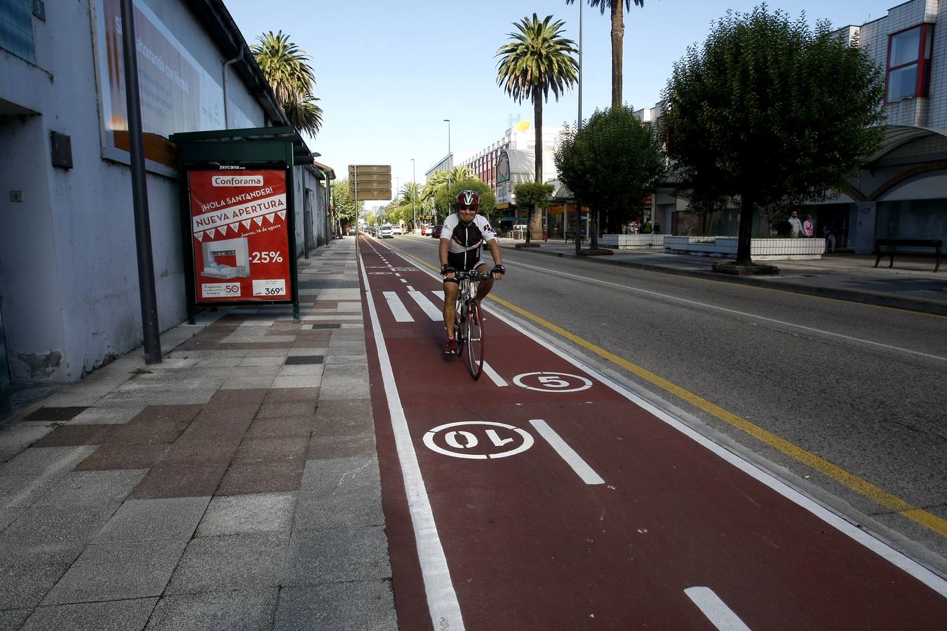 Fotos: Así es el primer carril bici que entra en la ciudad de Torrelavega